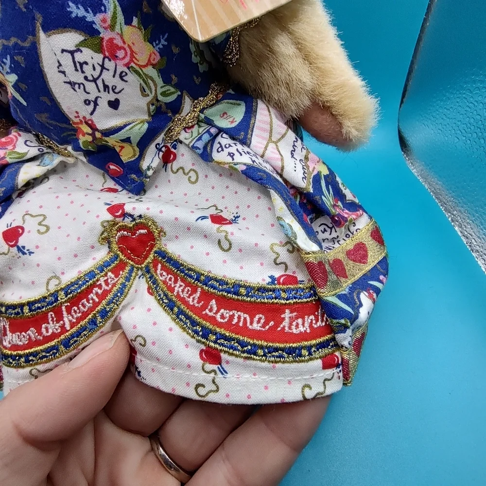 Muffy VanderBear, Queen of Hearts Bear!